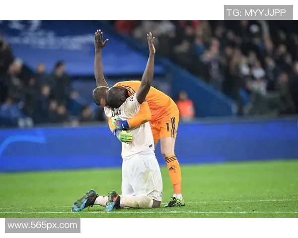 中超精彩对决曼城与巴黎圣日耳曼战成平局帽子戏法点燃全场激情 中超精彩对决曼城与巴黎圣日耳曼战成平局帽子戏法点燃全场激情