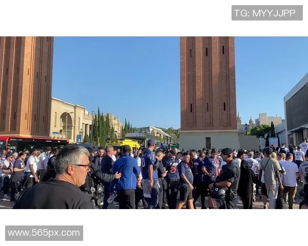 巴萨与本菲卡友谊赛战成平局球迷热议精彩瞬间与惨败反思 巴萨与本菲卡友谊赛战成平局球迷热议精彩瞬间与惨败反思