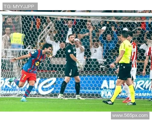 AC米兰大胜巴萨5-1友谊赛精彩瞬间回顾引发全场热烈反响