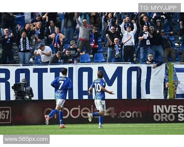 足总杯激战:皇马与AC米兰鏖战成平局红牌事件引发全场热议 足总杯激战:皇马与AC米兰鏖战成平局红牌事件引发全场热议