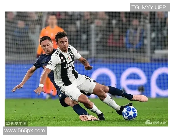 欧冠激战尤文图斯与曼联战平补时进球引发全场狂欢 欧冠激战尤文图斯与曼联战平补时进球引发全场狂欢